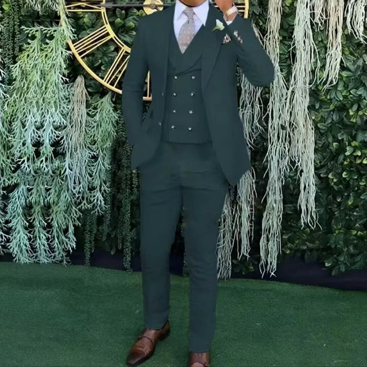 Men's slim-fit three-piece suit，Three-piece set of vest, blazer and trousers，Ideal for weddings, business and formal occasions